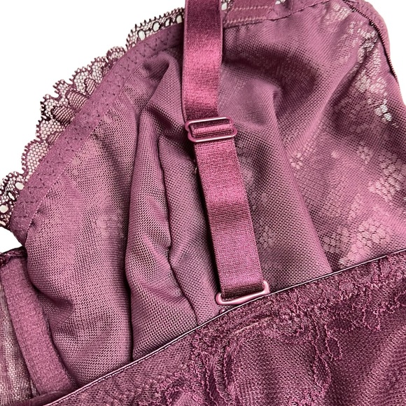 Torrid Curve Dot and Lace underwire bra in color winetasting size 3 - Picture 7 of 9